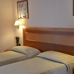 Mia Cara & 3*