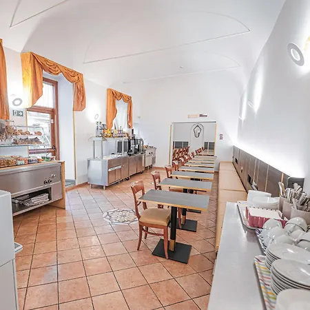 Mia Cara & Ξενοδοχείο 3*