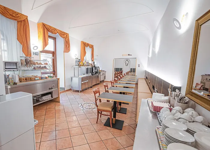 Mia Cara & Ξενοδοχείο 3*