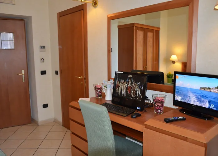 Mia Cara & Ξενοδοχείο 3*